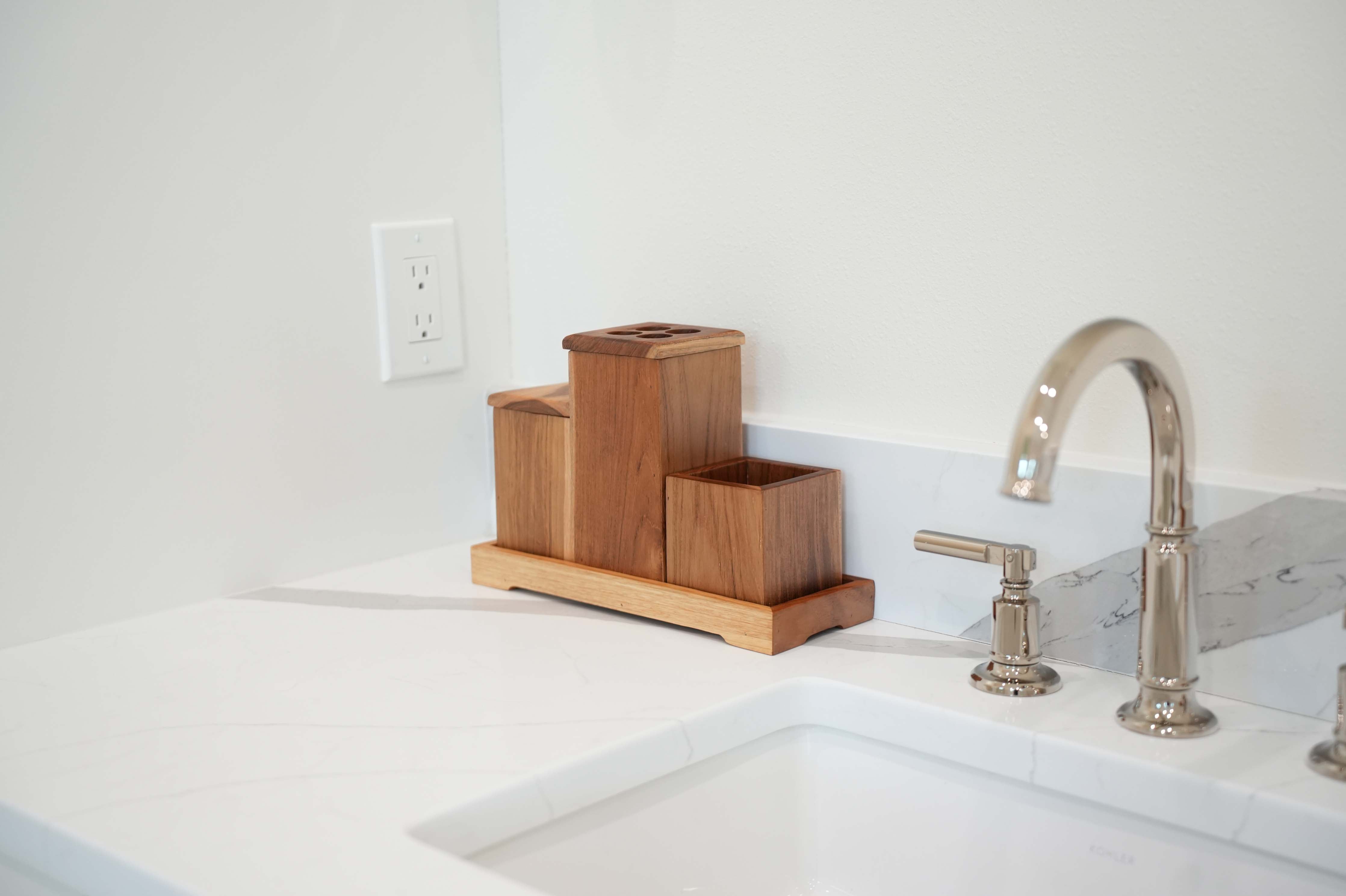 Eleganto® 3 Piece Teak Wood Bathroom Amenities Set with Tray in EarthyTeak® Finish