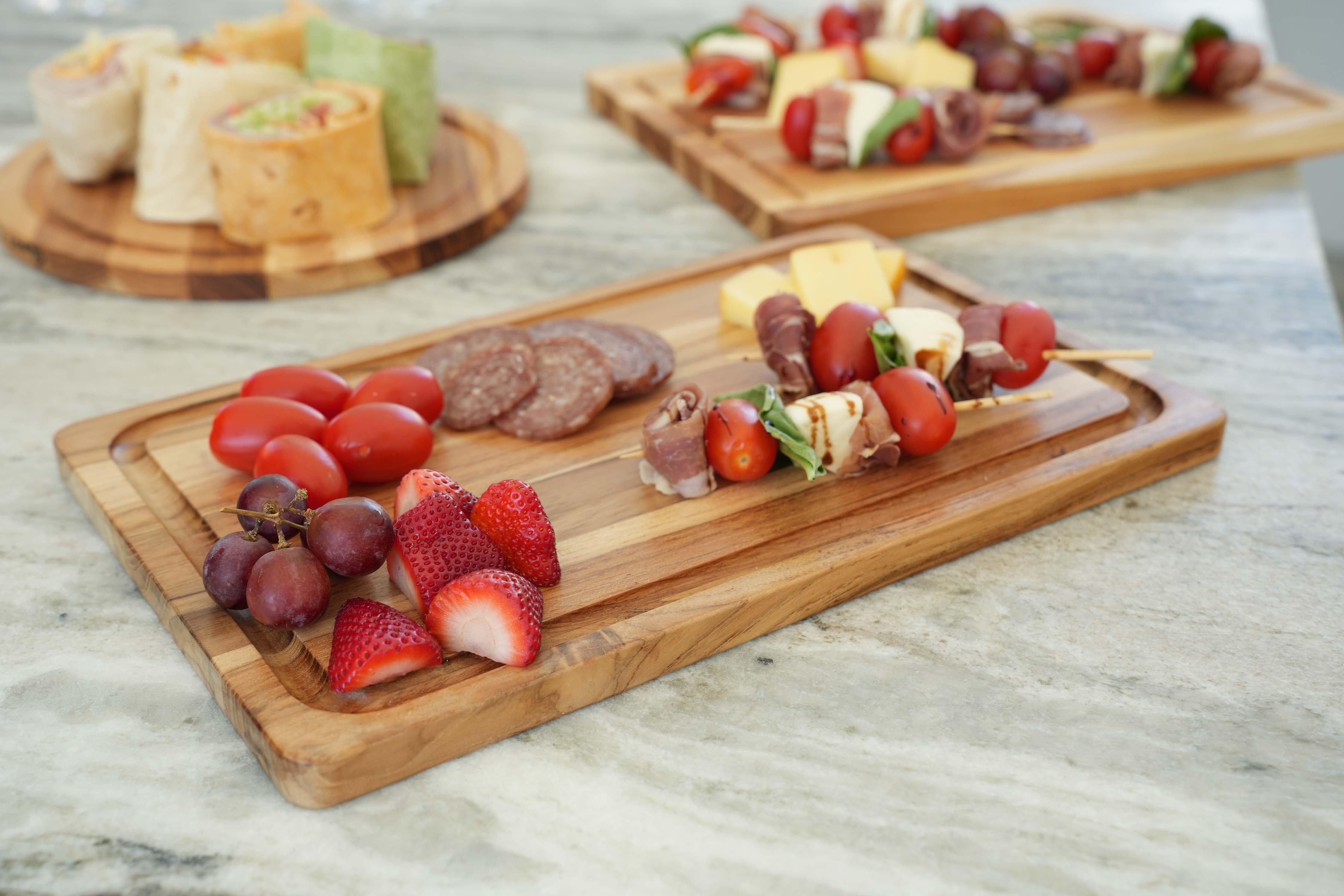 EcoDecors 14" x 10" FSC® Teak Reversible Cutting Board with Juice Groove