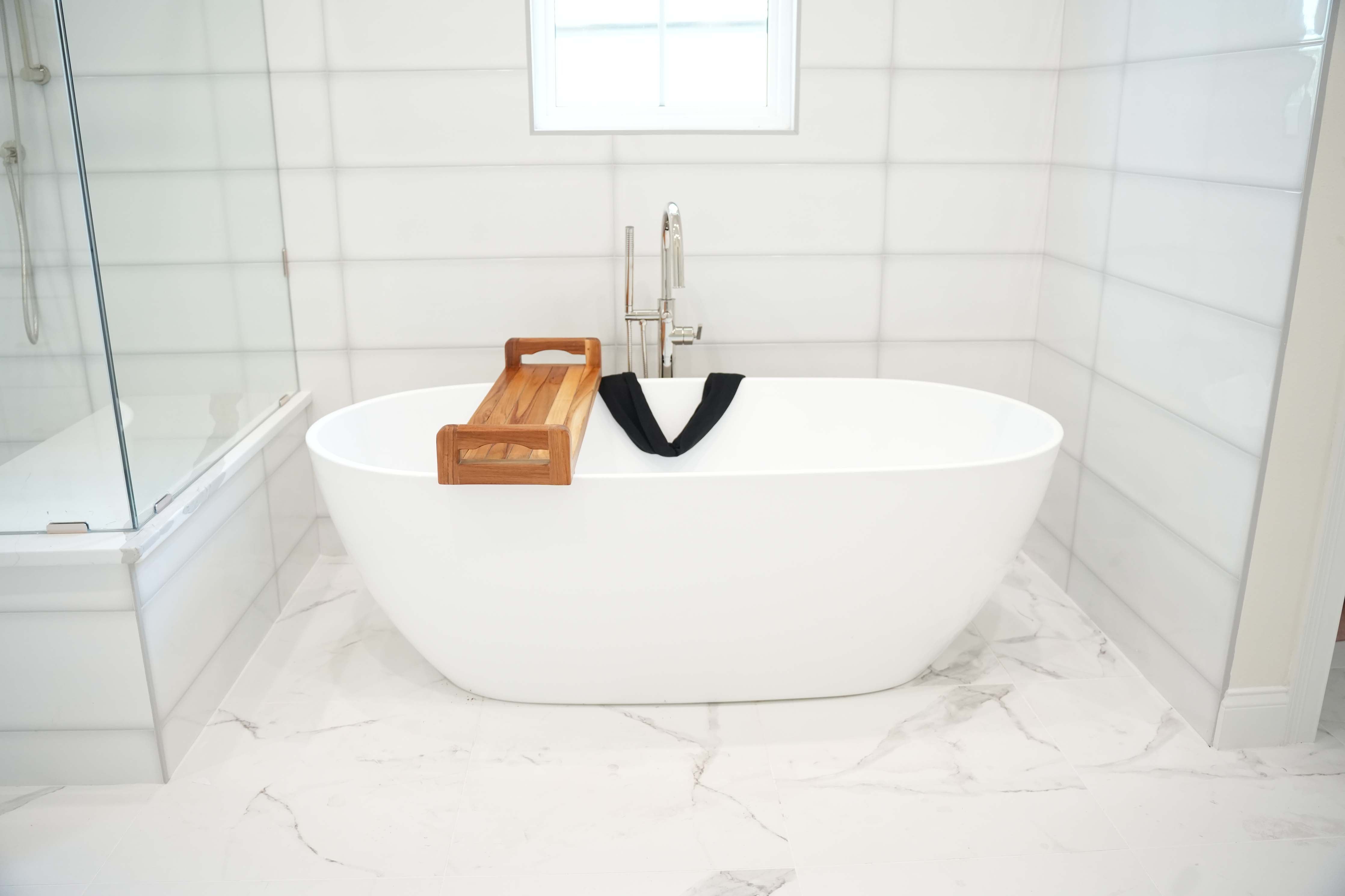 Eleganto® 34” Teak Bath Tray with LiftAide® in EarthyTeak® Finish