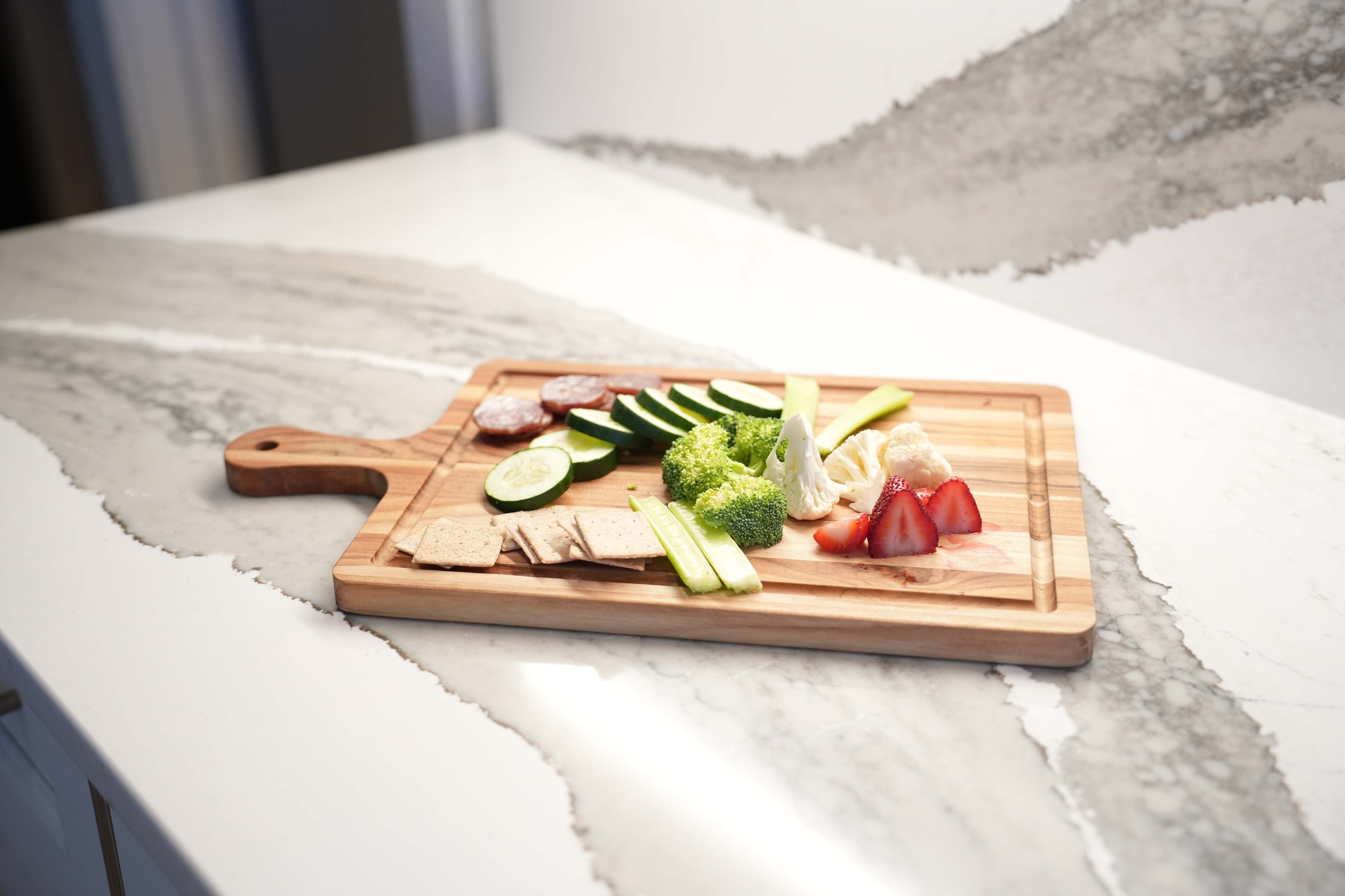 EcoDecors 17x10 FSC Teak Edge Grain Cutting Board with Handle & Groove
